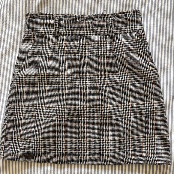 Plaid Skirt - With Pockets! - Picture 2 of 4